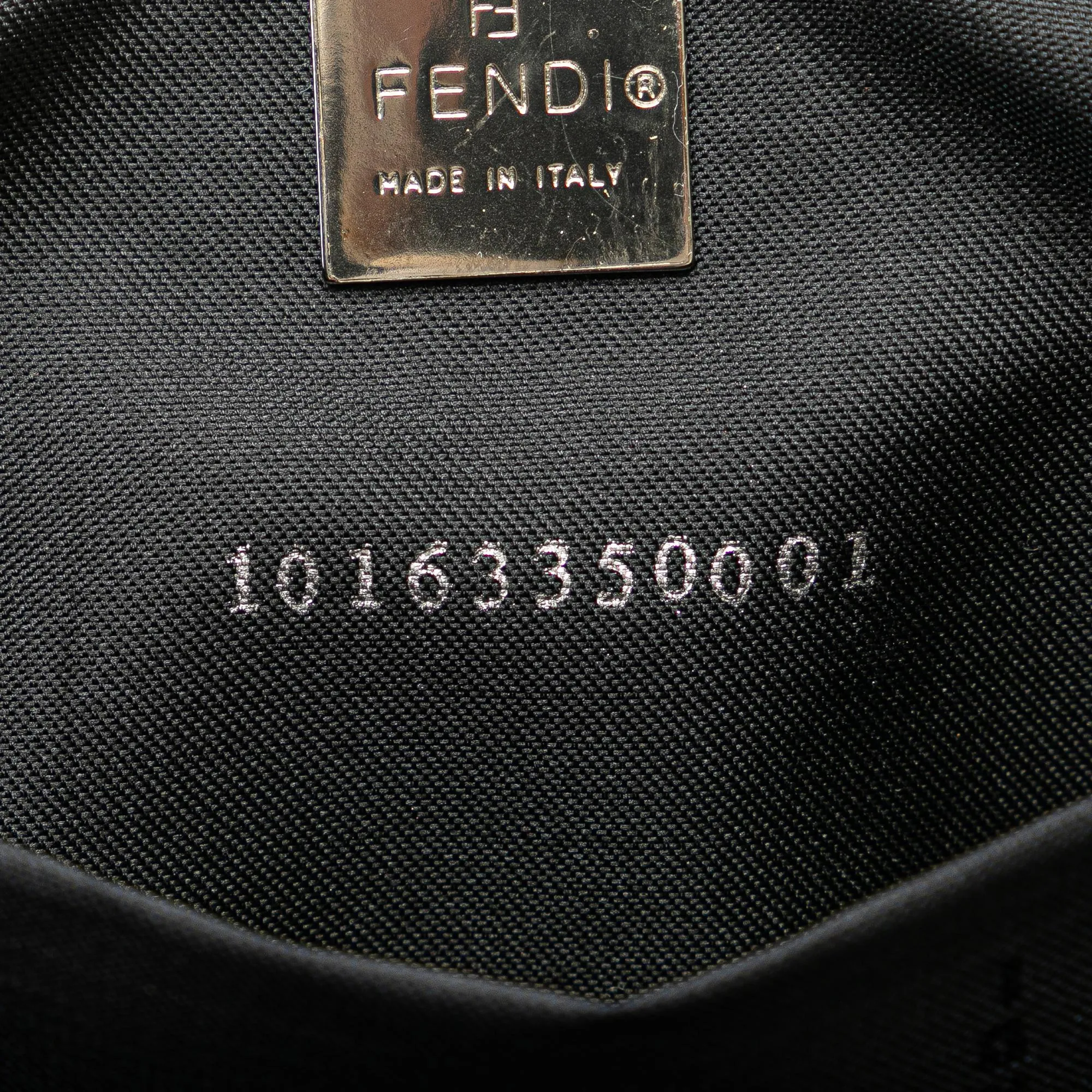 Fendi Neoprene Shoulder Bag (SHG-jGo8OF)