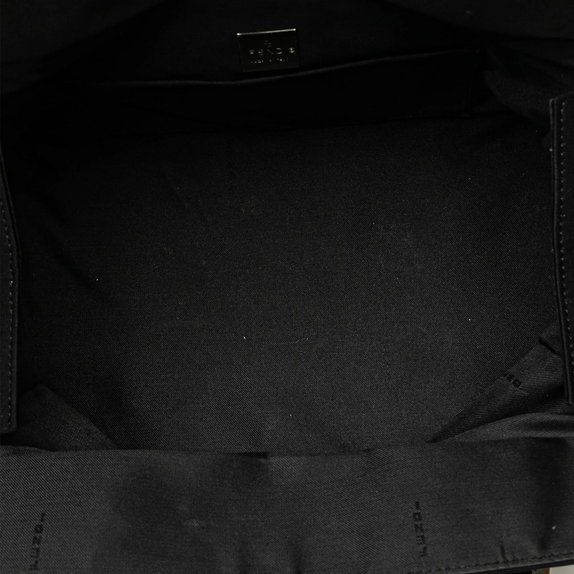 Fendi Neoprene Shoulder Bag (SHG-jGo8OF)