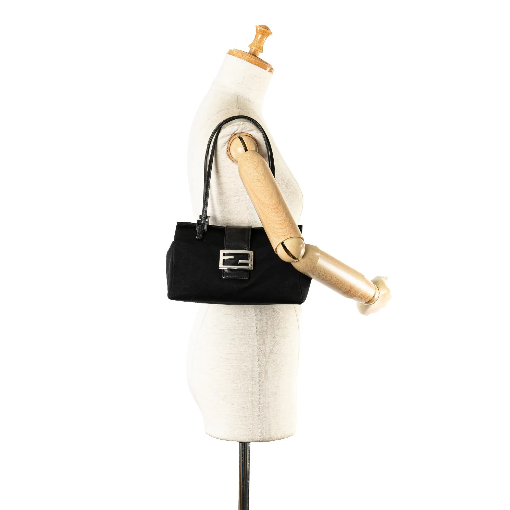 Fendi Neoprene Shoulder Bag (SHG-jGo8OF)